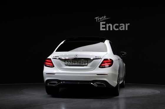Mercedes-Benz E-Class E350 4MATIC AMG Line — пробег 68 165 км — фото 4 из 5
