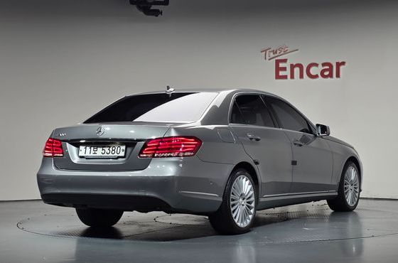 Mercedes-Benz E-Class E300 Elegance — пробег 44 714 км — фото 2 из 5