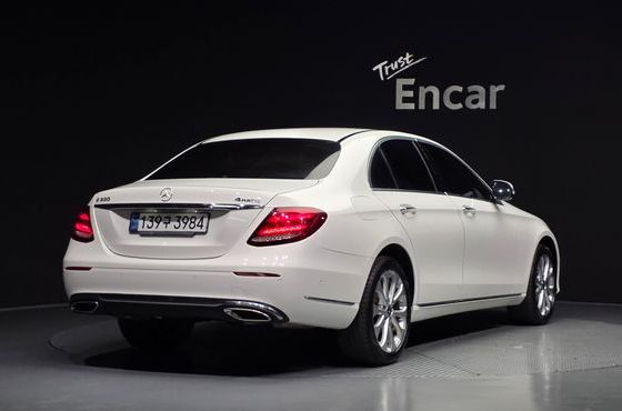 Mercedes-Benz E-Class E300 4MATIC Exclusive — пробег 47 044 км — фото 2 из 5