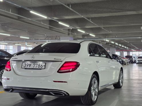 Mercedes-Benz E-Class E220d 4MATIC Avantgarde — пробег 141 382 км — фото 4 из 5