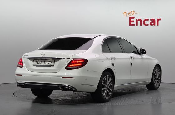 Mercedes-Benz E-Class E300 Exclusive Standard — пробег 49 392 км — фото 2 из 5