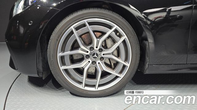 Mercedes-Benz E-Class E220d 4MATIC AMG Line — пробег 73 552 км — фото 5 из 5