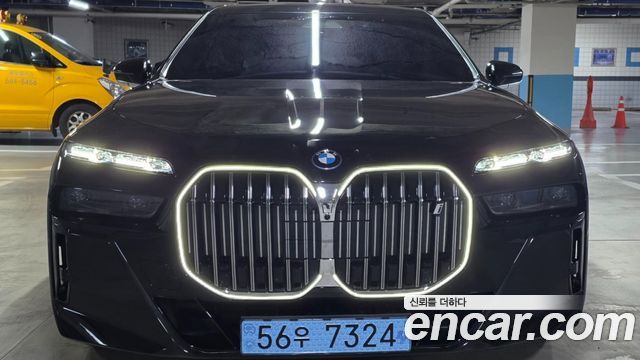 BMW i7 eDrive 50 M Sport — пробег 10 298 км — фото 1 из 5