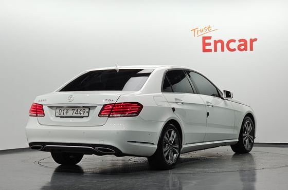 Mercedes-Benz E-Class E220 CDI Avantgarde — пробег 178 704 км — фото 2 из 5