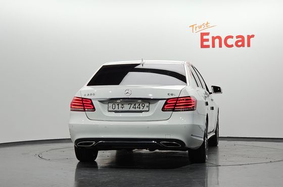 Mercedes-Benz E-Class E220 CDI Avantgarde — пробег 178 704 км — фото 4 из 5