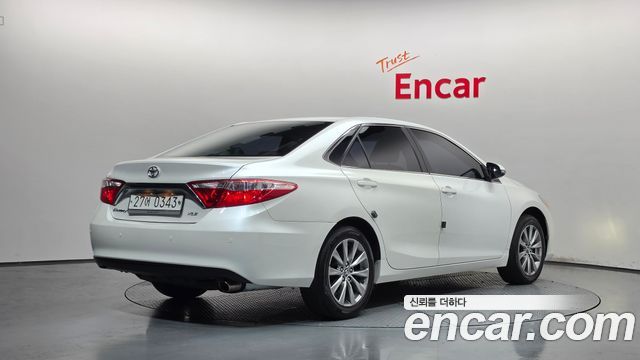 Toyota Camry 2.5 XLE — пробег 75 804 км — фото 2 из 5