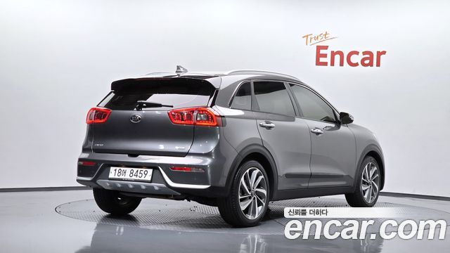 Kia Niro Noblesse — пробег 80 483 км — фото 2 из 5