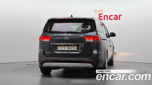 Kia Carnival из Кореи Encar