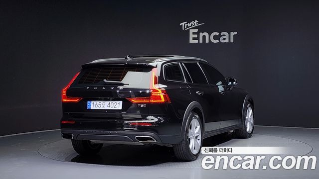 Volvo V60 T5 AWD — пробег 48 473 км — фото 2 из 5