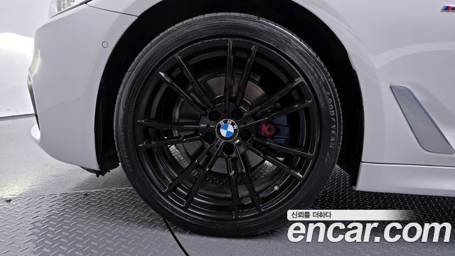 BMW 5-Series 520d xDrive M Sport Package Plus — пробег 98 584 км — фото 5 из 5