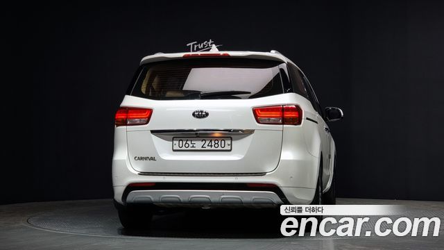 Kia Carnival 9-seater Luxury — пробег 193 336 км — фото 4 из 5