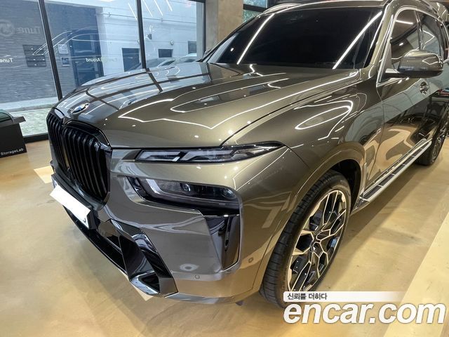 BMW X7 xDrive 40i M Sport 7STR — пробег 4 000 км — фото 1 из 5