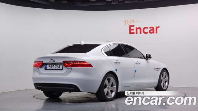 Jaguar XE 20d Portfolio — пробег 75 842 км — фото 2 из 5