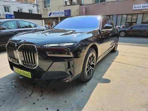 BMW 7-Series 740d xDrive M Sport — пробег 700 км — фото 2 из 5