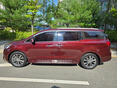 Kia Carnival 9-Seater Prstige — пробег 83 129 км — фото 4 из 5