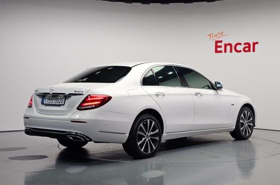 Mercedes-Benz E-Class E300e 4MATIC Exclusive — пробег 80 768 км — фото 2 из 5