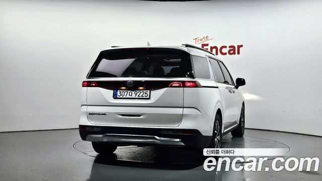 Kia Carnival 9-Seater Signature — пробег 72 956 км — фото 4 из 5