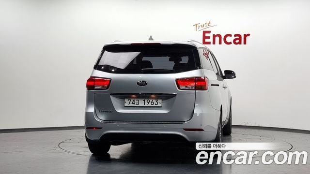Kia Carnival из Кореи Encar