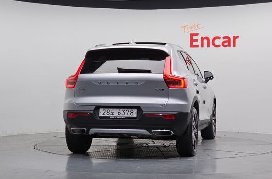 Volvo XC40 T4 Inscription — пробег 17 452 км — фото 4 из 5