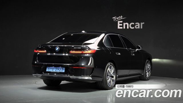 BMW i7 xDrive 60 Design Pure Excellence — пробег 33 590 км — фото 2 из 5