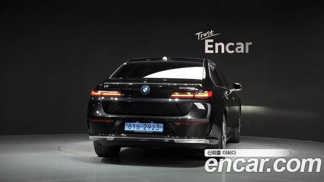 BMW i7 xDrive 60 Design Pure Excellence — пробег 33 590 км — фото 4 из 5