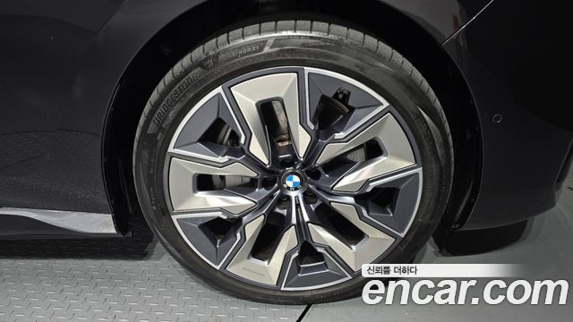 BMW i7 xDrive 60 Design Pure Excellence — пробег 33 590 км — фото 5 из 5
