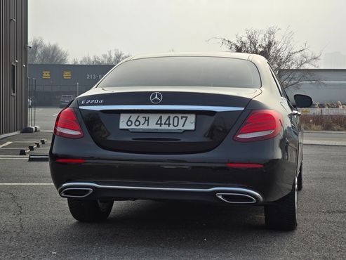 Mercedes-Benz E-Class E220d Avantgarde — пробег 70 000 км — фото 2 из 5