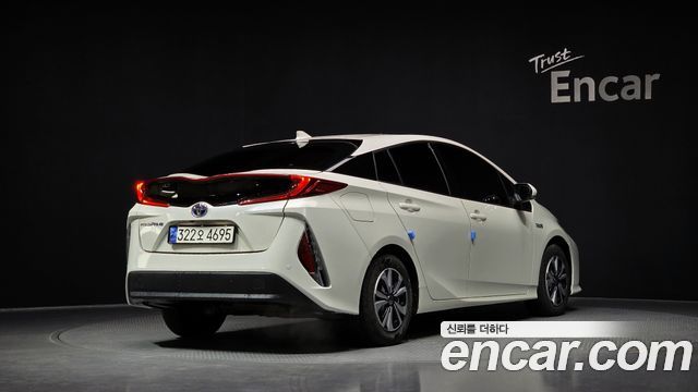 Toyota Prius 1.8 — пробег 63 709 км — фото 2 из 5