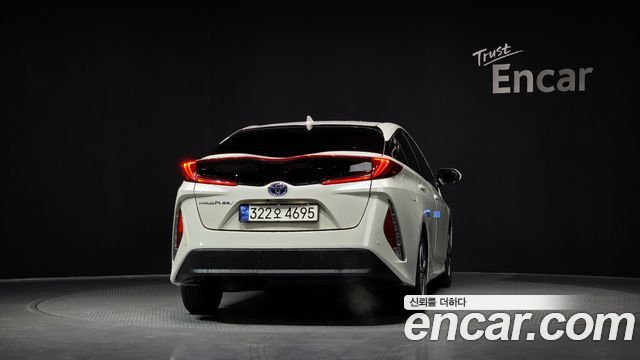 Toyota Prius 1.8 — пробег 63 709 км — фото 4 из 5