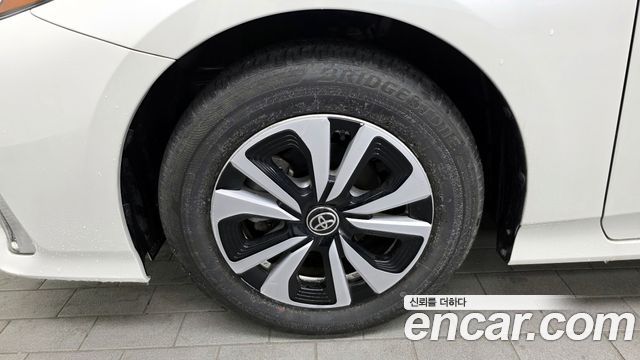 Toyota Prius 1.8 — пробег 63 709 км — фото 5 из 5