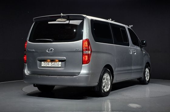 Hyundai Starex 11-Seater Wagon CVX Luxury — пробег 105 598 км — фото 2 из 5