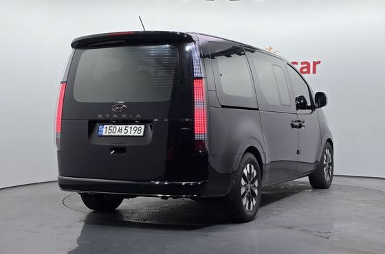 Hyundai Staria 4WD Lounge 9-Seater Inspiration — пробег 94 058 км — фото 2 из 5