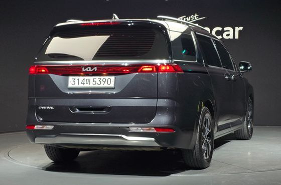 Kia Carnival 9-Seater Signature — пробег 94 633 км — фото 2 из 5