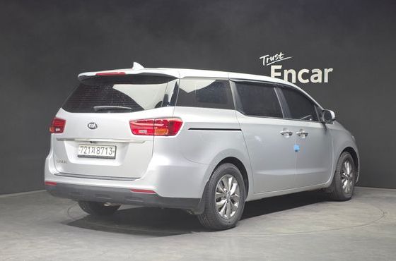 Kia Carnival 11-Seater Deluxe — пробег 64 010 км — фото 2 из 5
