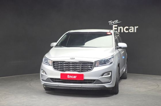 Kia Carnival 11-Seater Deluxe — пробег 64 010 км — фото 3 из 5