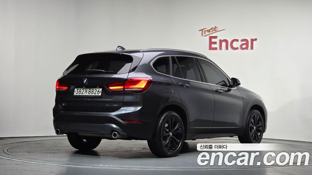 BMW X1 xDrive 20i Advantage — пробег 49 822 км — фото 2 из 5