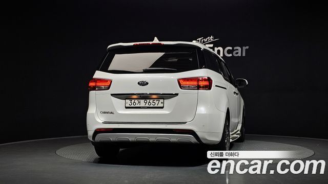 Kia Carnival из Кореи Encar