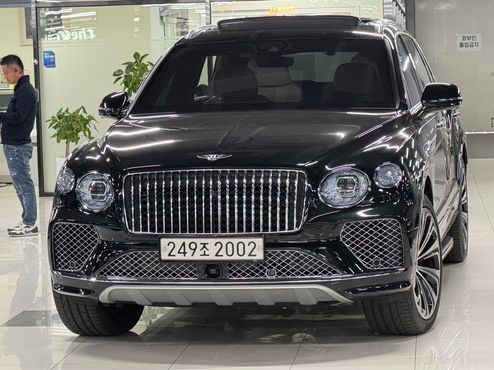 Bentley Bentayga 4.0 V8 EWB First Edition — пробег 8 900 км — фото 1 из 5