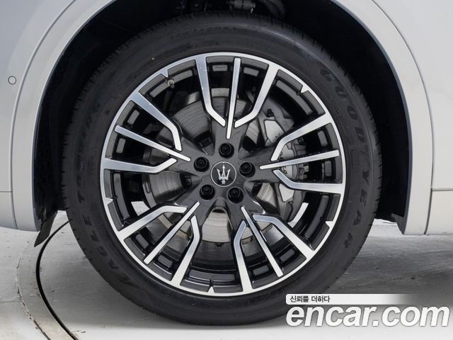 Maserati Grecale из Кореи Encar
