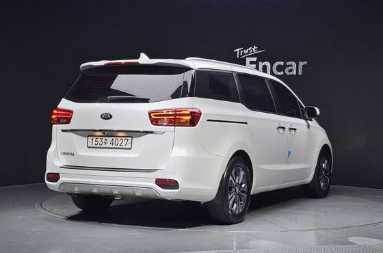 Kia Carnival 9-Seater Luxury — пробег 48 537 км — фото 2 из 5
