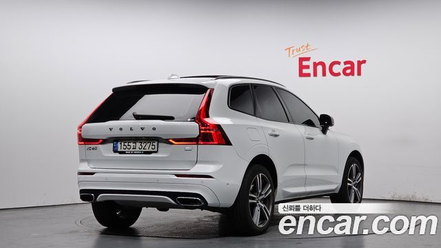 Volvo XC60 T8 R-Design — пробег 78 792 км — фото 2 из 5
