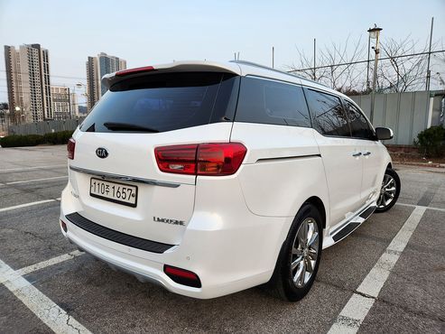 Kia Carnival 7-Seater Limousine VIP — пробег 129 000 км — фото 2 из 5