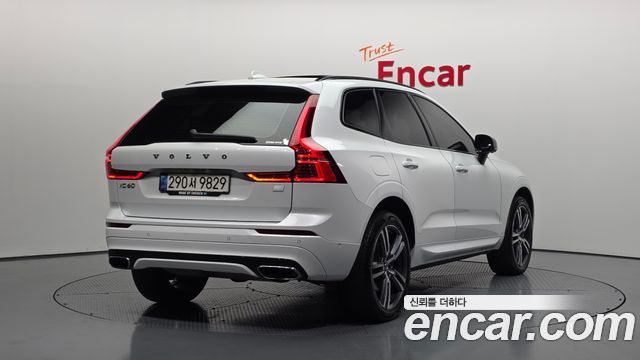 Volvo XC60 T8 R-Design — пробег 75 687 км — фото 2 из 5