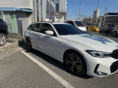 BMW 3-Series 320i Touring M Sports — пробег 1 000 км — фото 3 из 5