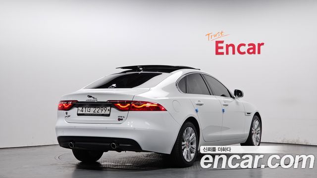 Jaguar XF 25t Portfolio — пробег 72 460 км — фото 2 из 5