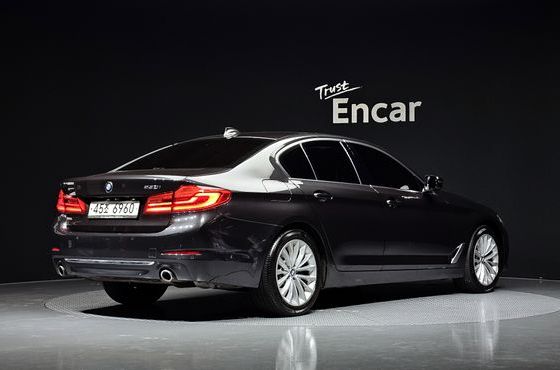 BMW 5-Series 530i xDrive Luxury Plus — пробег 69 783 км — фото 2 из 5
