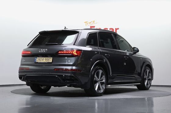Audi Q7 55 TFSI Quattro Premium — пробег 105 724 км — фото 2 из 5