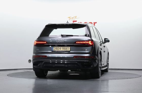 Audi Q7 55 TFSI Quattro Premium — пробег 105 724 км — фото 4 из 5