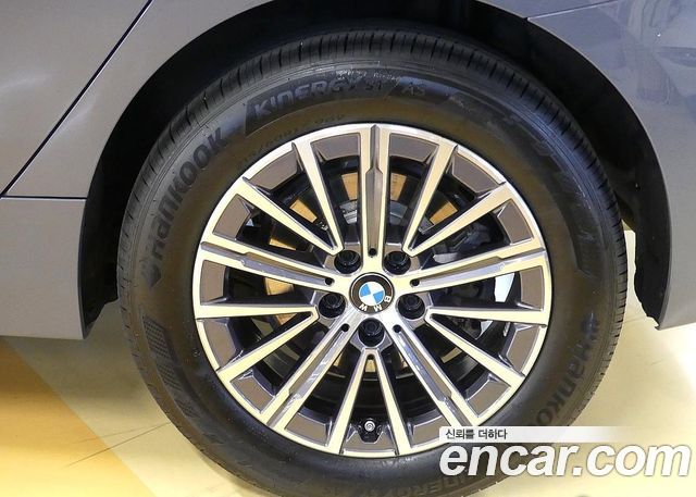 BMW 2-Series 220i Luxury — пробег 4 300 км — фото 5 из 5