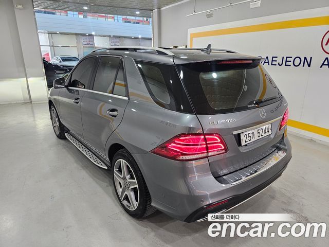 Mercedes-Benz GLE-Class GLE350 d 4MATIC Premium — пробег 90 204 км — фото 5 из 5
